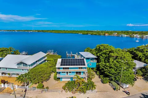 15 Mutiny Pl, Key Largo, FL 33037