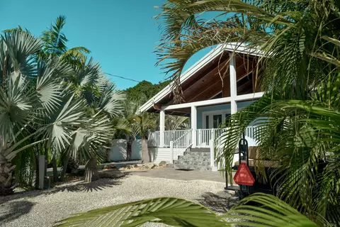 667 Cabrera St, Key Largo, FL 33037 photo 2