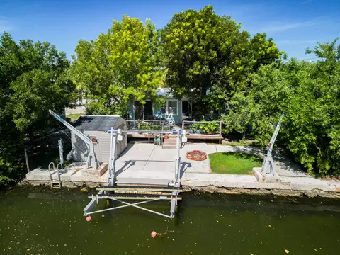 Exterior - 29030 Iris Dr, Big Pine Key, FL 33043 photo 3 of 8