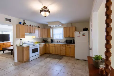 Kitchen - 29030 Iris Dr, Big Pine Key, FL 33043 photo 1 of 2