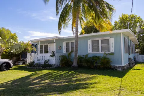 Exterior - 29030 Iris Dr, Big Pine Key, FL 33043 photo 2 of 8