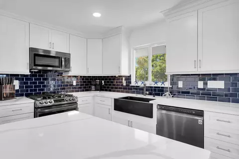 Kitchen - 138 Brian Rd, Marathon, FL 33050 photo 4 of 5