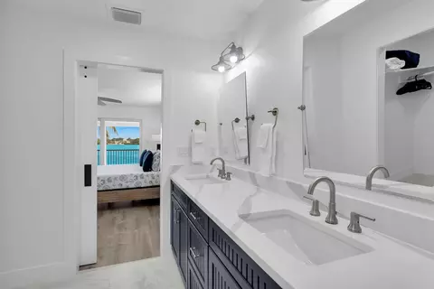Bath - 138 Brian Rd, Marathon, FL 33050 photo 4 of 5