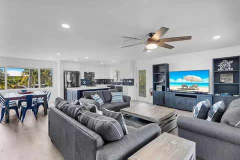 Living - 138 Brian Rd, Marathon, FL 33050 photo 4 of 6