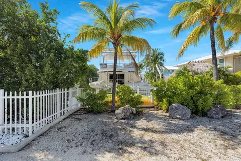 Exterior - 138 Brian Rd, Marathon, FL 33050 photo 3 of 11