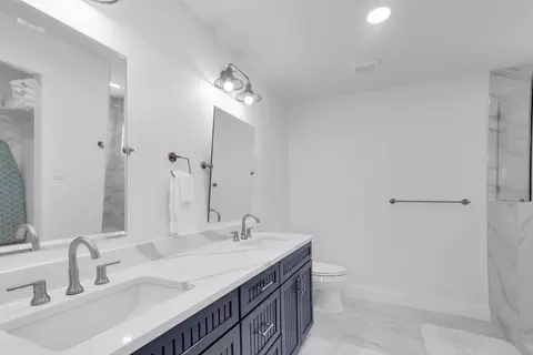 Bath - 138 Brian Rd, Marathon, FL 33050 photo 1 of 5