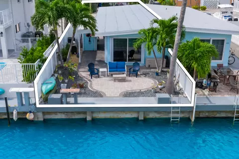 390 4th St, Key Colony, FL 33051