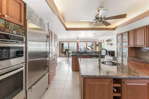 Kitchen - 133 Sunset Dr, Islamorada, FL 33036 photo 2 of 3