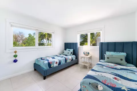 Bedroom - 133 Sunset Dr, Islamorada, FL 33036 photo 4 of 5
