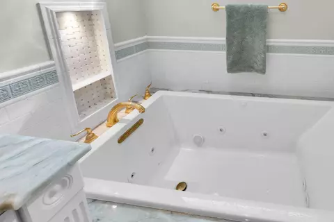 Bath - 3615 Eagle Ave, Key West, FL 33040 photo 3 of 8
