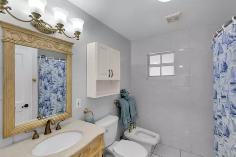 Bath - 3615 Eagle Ave, Key West, FL 33040 photo 6 of 8