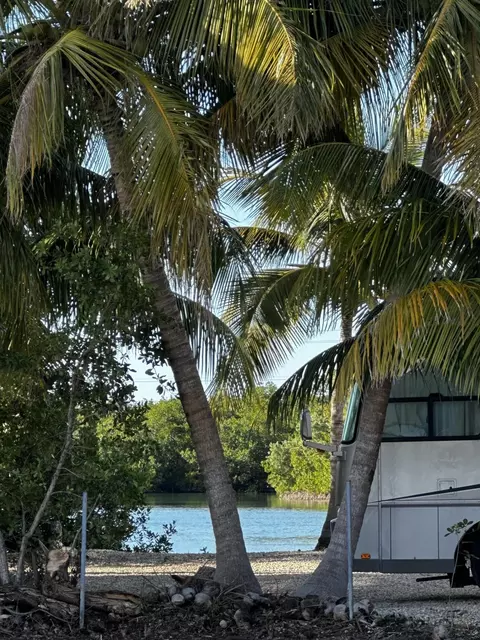 13 Beach Dr, Saddle Bunch, FL 33040 photo 5