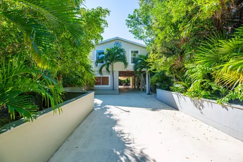 350 Cocoanut Ave, Marathon, FL 33050 photo 2