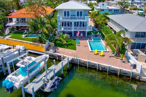 305 Jolly Roger Dr, Key Largo, FL 33037