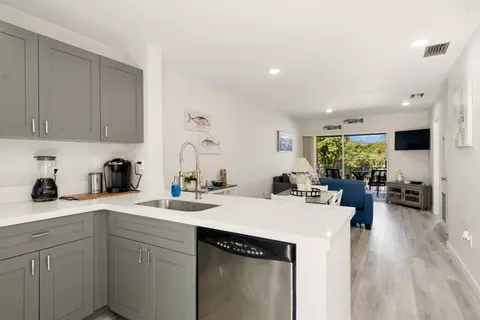 98302 Windward Ave, Key Largo, FL 33037