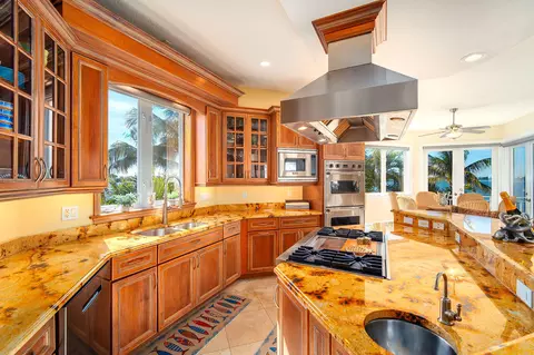 Kitchen - 29433 Enterprise Ave, Big Pine Key, FL 33043 photo 3 of 5