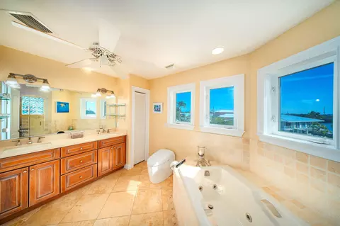Bath - 29433 Enterprise Ave, Big Pine Key, FL 33043 photo 4 of 6