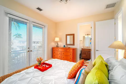 Bedroom - 29433 Enterprise Ave, Big Pine Key, FL 33043 photo 1 of 5