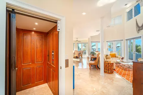 Entry Way - 29433 Enterprise Ave, Big Pine Key, FL 33043 photo 3 of 5