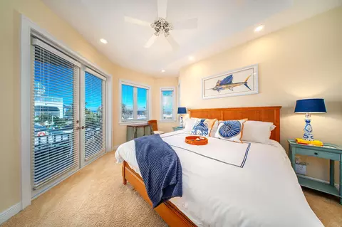 Bedroom - 29433 Enterprise Ave, Big Pine Key, FL 33043 photo 2 of 5