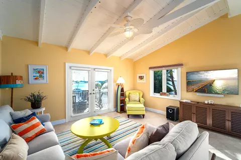 Living - 29433 Enterprise Ave, Big Pine Key, FL 33043 photo 6 of 7