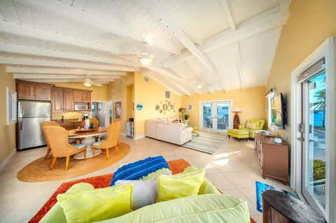 Living - 29433 Enterprise Ave, Big Pine Key, FL 33043 photo 5 of 7