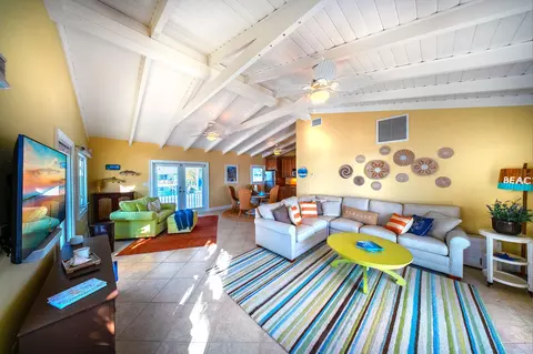 Living - 29433 Enterprise Ave, Big Pine Key, FL 33043 photo 7 of 7