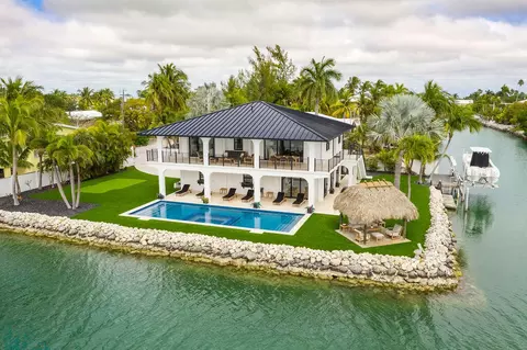 17018 Wahoo Ln, Sugarloaf Key, FL 33042