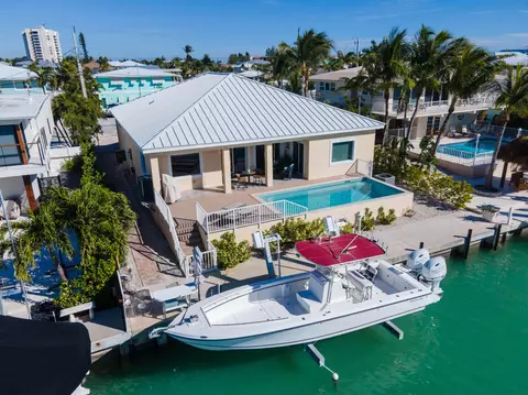331 4th St #KEY colony, Key Colony Beach, FL 33051