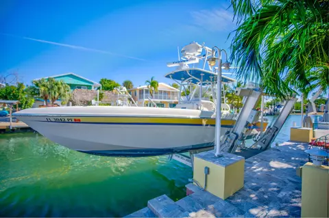 2000 Dolphin Dr, Marathon, FL 33050 photo 2