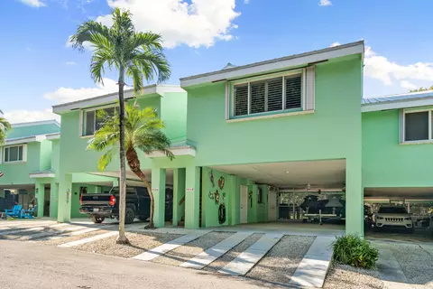 9810 Magellan Dr #& 30' BOAT  58, Key Largo, FL 33037