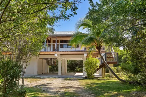 529 W Shore Dr, Summerland Key, FL 33042