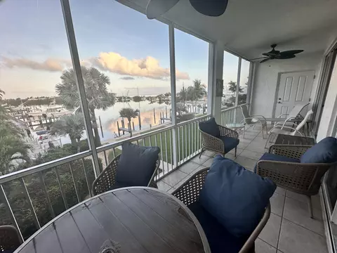 101 Gulfview Dr #202 & 30' BOAT, Islamorada, FL 33036