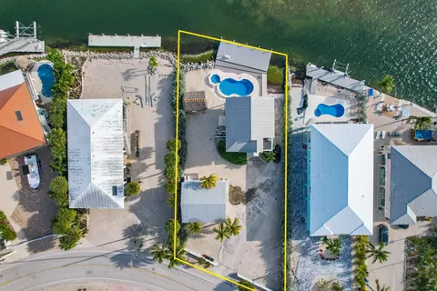 27450 W Indies Dr, Ramrod Key, FL 33042