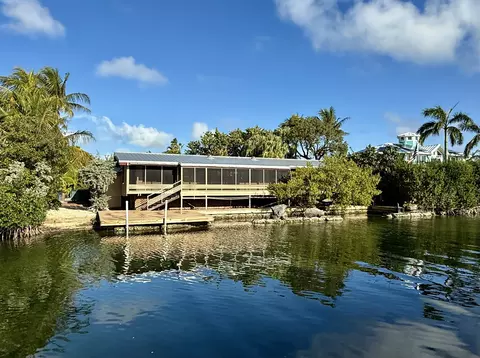 17338 E Dolphin St, Sugarloaf Key, FL 33042