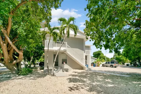 102 Harry Harris Dr, Tavernier, FL 33070