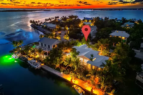 17054 Coral Dr, Sugarloaf Key, FL 33042