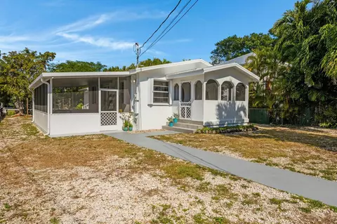19557 Mayan St, Sugarloaf Key, FL 33042