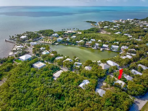 View/Area - 55 Harbor Dr, Islamorada, FL 33036 photo 8 of 11