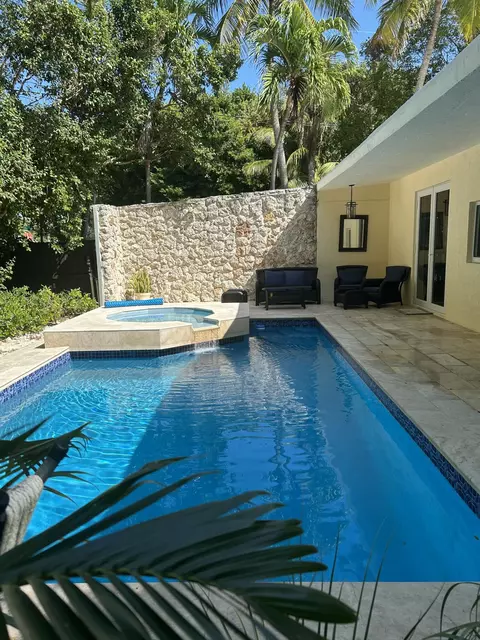 Exterior - 55 Harbor Dr, Islamorada, FL 33036 photo 5 of 11