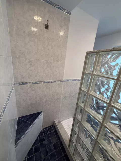 Bath - 55 Harbor Dr, Islamorada, FL 33036 photo 3 of 5