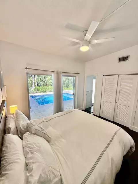 Bedroom - 55 Harbor Dr, Islamorada, FL 33036 photo 2 of 3