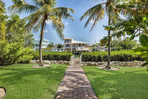 845 E Copa D Oro, Marathon, FL 33050 photo 9
