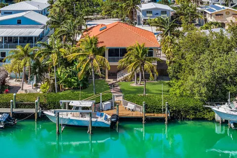 845 E Copa D Oro, Marathon, FL 33050 photo 2