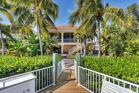 845 E Copa D Oro, Marathon, FL 33050 photo 6