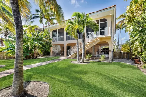 845 E Copa D Oro, Marathon, FL 33050 photo 3