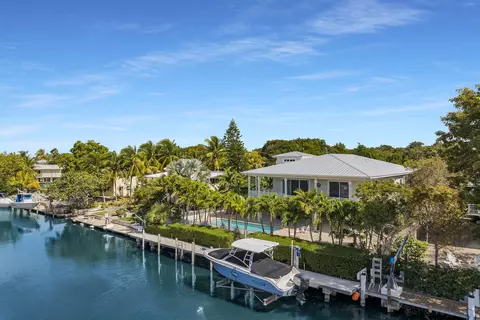 865 Ellen Dr, Key Largo, FL 33037 photo 2