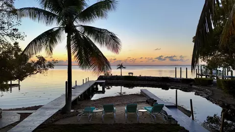 11 Bay Rd, Key Largo, FL 33037