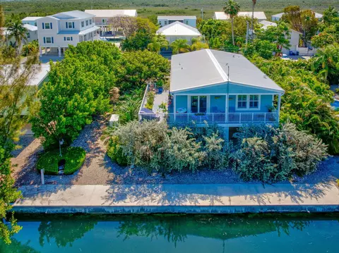 17425 Jamaica Ln, Sugarloaf Key, FL 33042