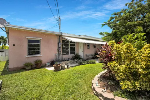 Exterior - 544 110th Street Ocean St, Marathon, FL 33050 photo 4 of 9